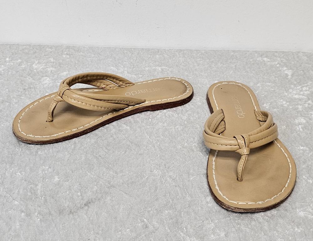 Bernardo Miami Womens Beige Leather Thong Sandals-Size 7N